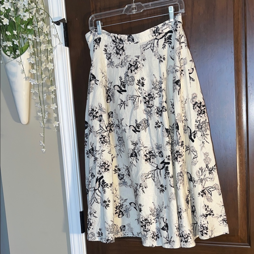 Who What Wear Cream and Black Floral A-Line Skirt
